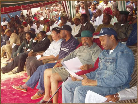 Ibo Pictures of Gov Dr Chris Ngige relaxing.
