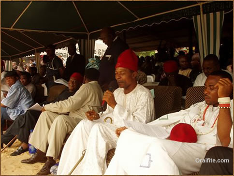 Ibo Pictures of Oraifite Igwe's Representatives welcome Dr Chris Ngige.